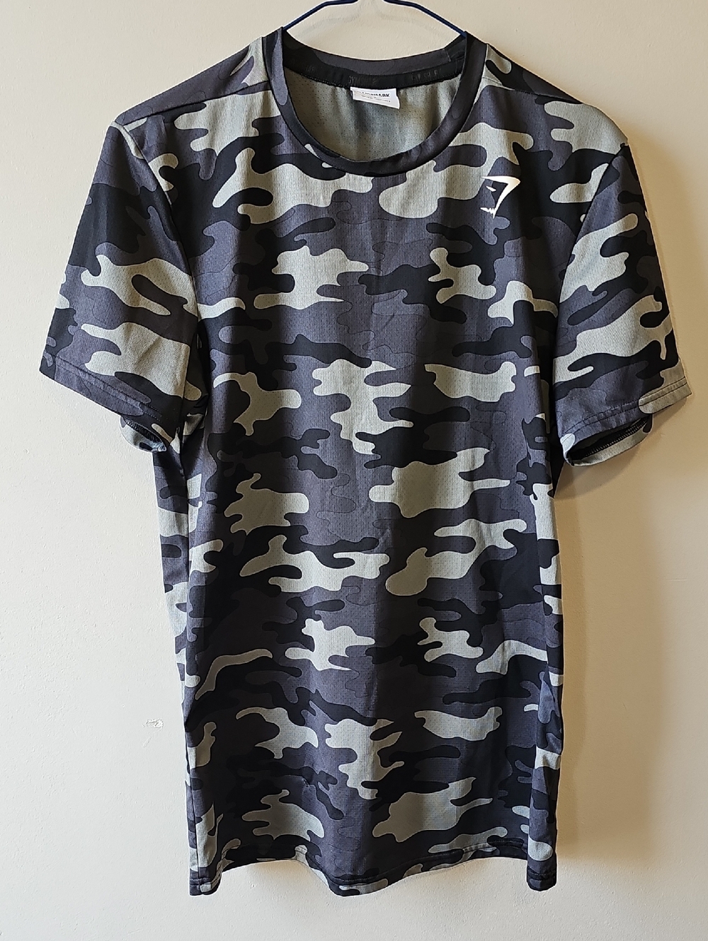 Gymshark Men's Small Black & Gray Camo Performance Tee